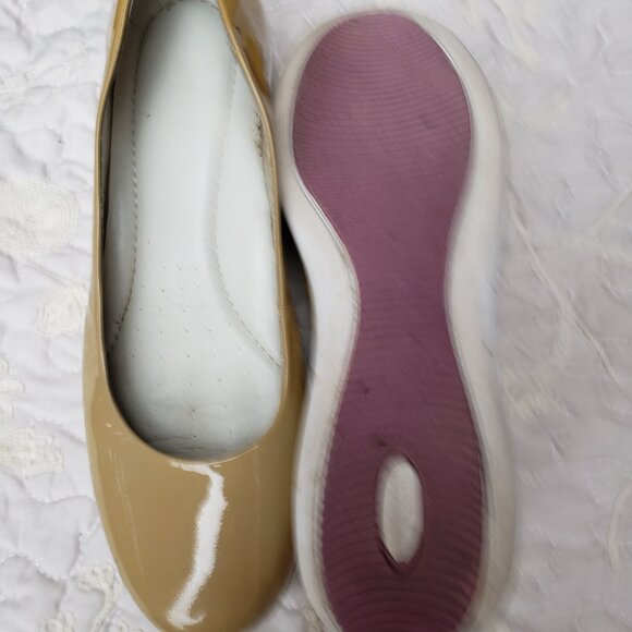 EUC EASY SPIRIT Esoroco Anti-Gravity Tan Patent Leather Wedge (9) - Picture 8 of 11